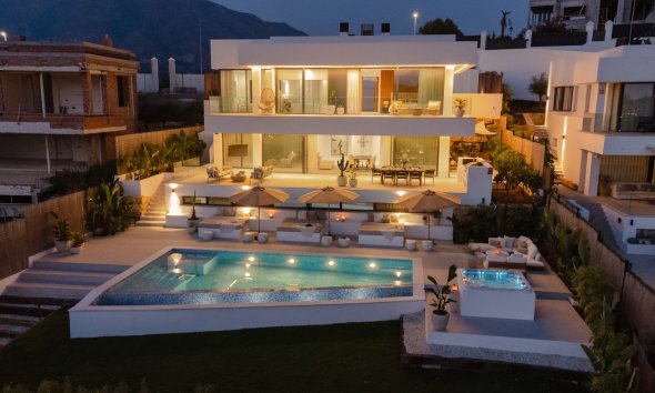 Villa - Resale - Marbella - Nueva Andalucía