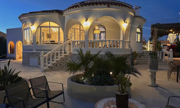 Villa - Resale - Torrevieja -
                Costa Blanca