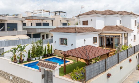 Villa - Reventa - Los Montesinos - La Herrada