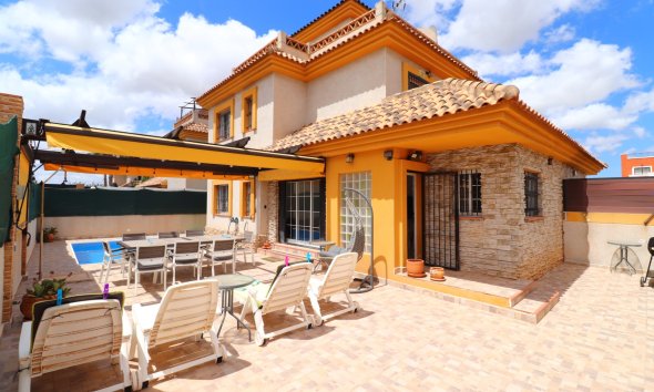 Villa - Reventa - Los Montesinos - La Herrada