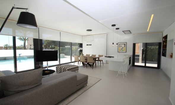Nybyggeri - Villa -
San Miguel de Salinas