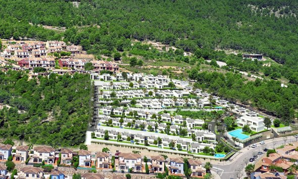 Nybyggeri - detached -
Polop