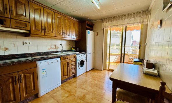Resale - apartment -
Santa Pola - Puerto