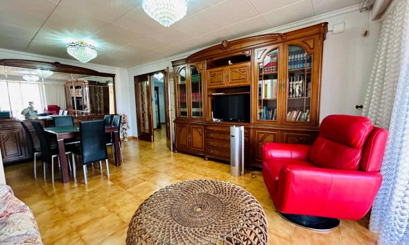Resale - apartment -
Santa Pola - Puerto