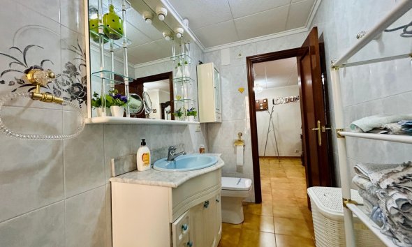 Resale - apartment -
Santa Pola - Puerto