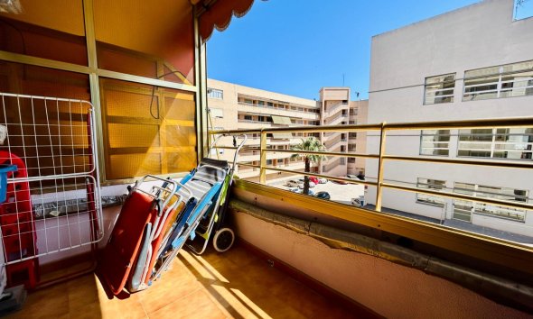 Resale - apartment -
Santa Pola - Puerto