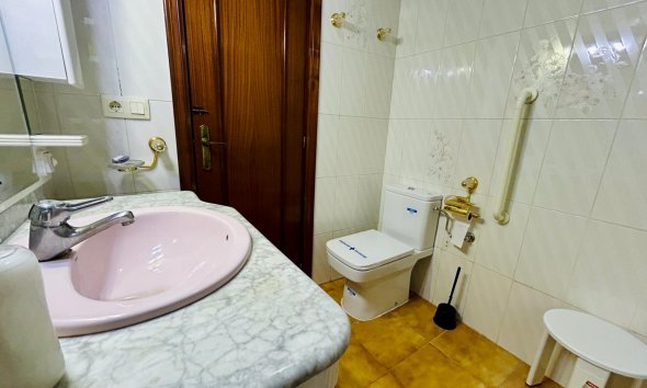 Resale - apartment -
Santa Pola - Puerto