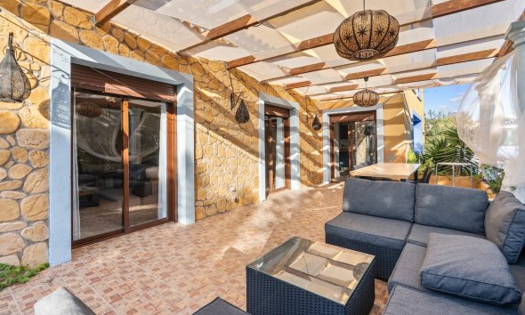 Resale - Villa -
Santa Pola - El Poble Llevanti