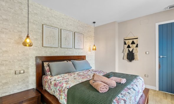 Resale - Villa -
Santa Pola - El Poble Llevanti
