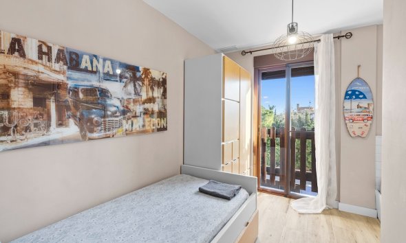Resale - Villa -
Santa Pola - El Poble Llevanti