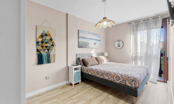 Resale - Villa -
Santa Pola - El Poble Llevanti
