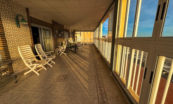 Resale - apartment -
Santa Pola - Puerto