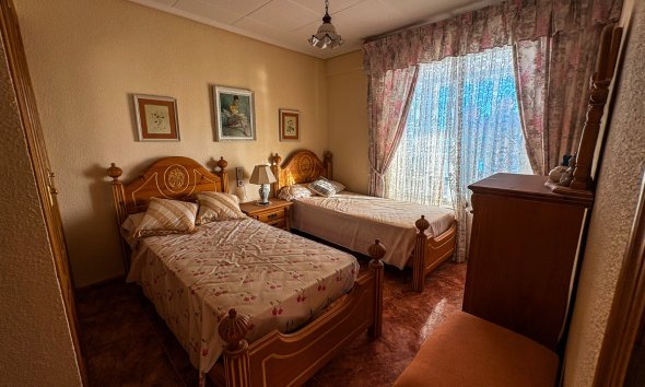 Resale - apartment -
Santa Pola - Puerto