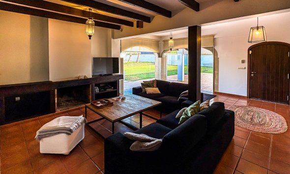 Resale - Villa -
Santa Pola - El Poble Llevanti