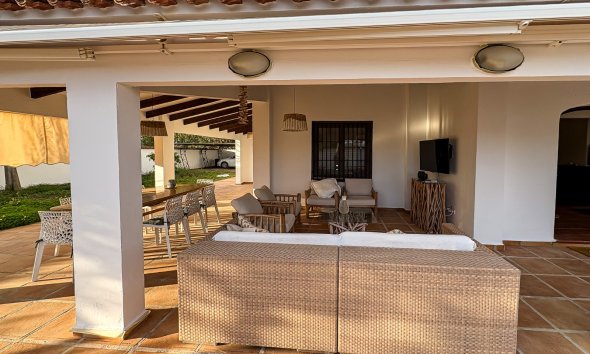 Resale - Villa -
Santa Pola - El Poble Llevanti