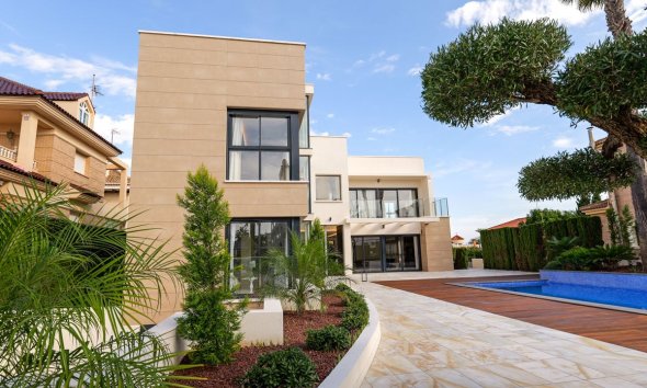 Nybyggeri - Villa -
Torrevieja
