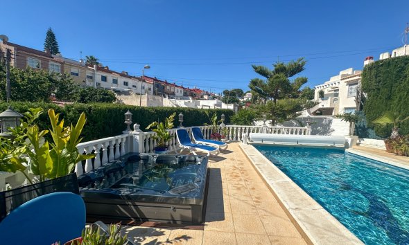 Gensalg - Rækkehus -
Torrevieja - Los Balcones