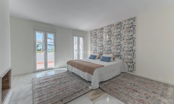 Gensalg - Rækkehus -
Marbella - Puerto Banús