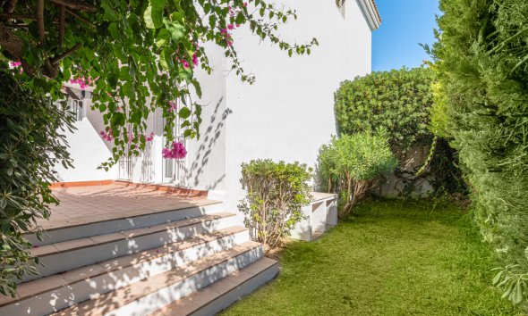 Gensalg - Rækkehus -
Marbella - Puerto Banús