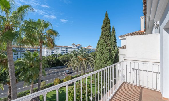 Gensalg - Rækkehus -
Marbella - Puerto Banús