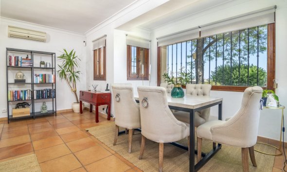 Resale - Villa -
Benahavis - La Quinta
