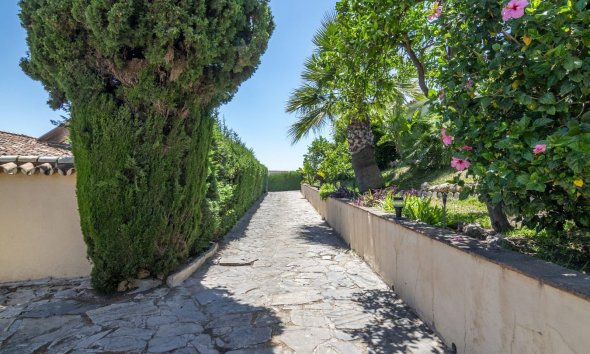 Resale - Villa -
Benahavis - La Quinta