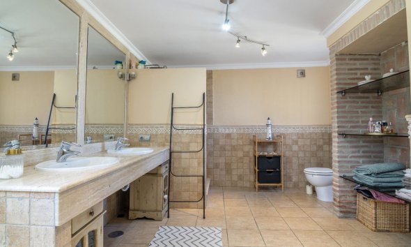 Resale - Villa -
Benahavis - La Quinta