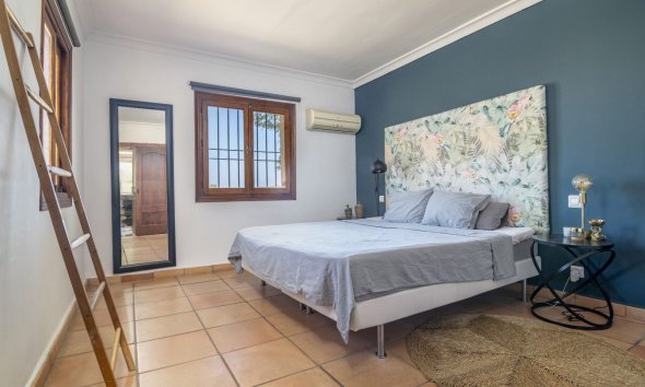 Resale - Villa -
Benahavis - La Quinta