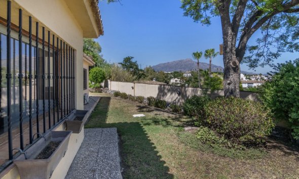 Resale - Villa -
Benahavis - La Quinta