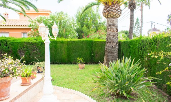 Resale - Villa -
Orihuela Costa - Cabo Roig