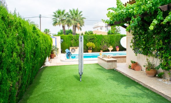 Resale - Villa -
Orihuela Costa - Cabo Roig