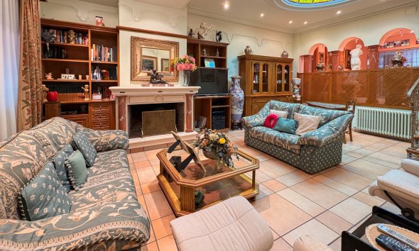 Resale - Country House -
Elche - Altzabares Alto