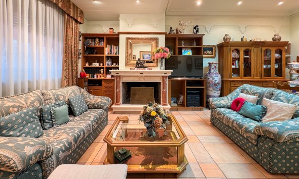 Resale - Country House -
Elche - Altzabares Alto