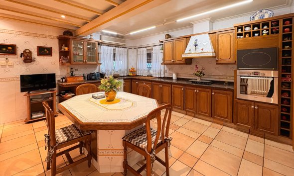 Resale - Country House -
Elche - Altzabares Alto