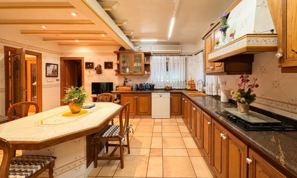 Resale - Country House -
Elche - Altzabares Alto