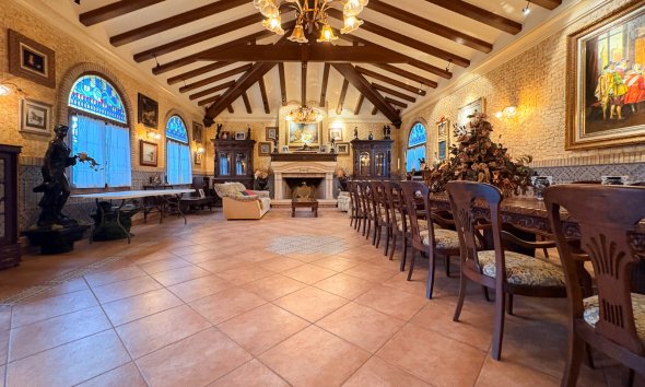 Resale - Country House -
Elche - Altzabares Alto
