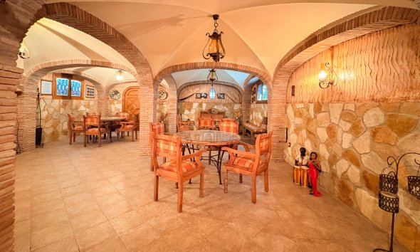 Resale - Country House -
Elche - Altzabares Alto