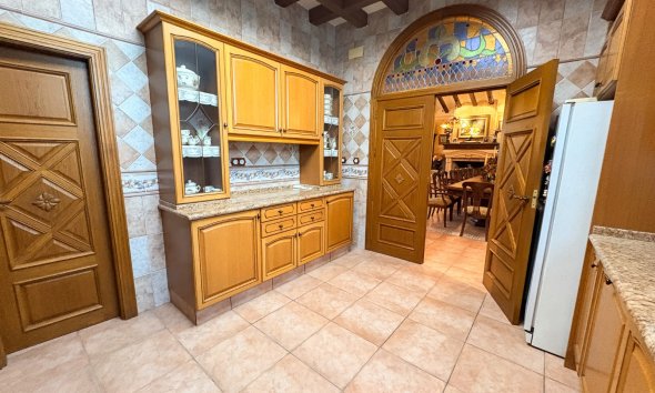 Resale - Country House -
Elche - Altzabares Alto