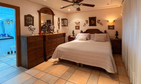 Resale - Country House -
Elche - Altzabares Alto