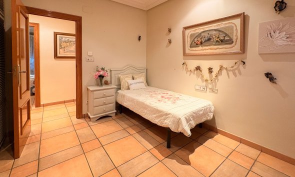 Resale - Country House -
Elche - Altzabares Alto