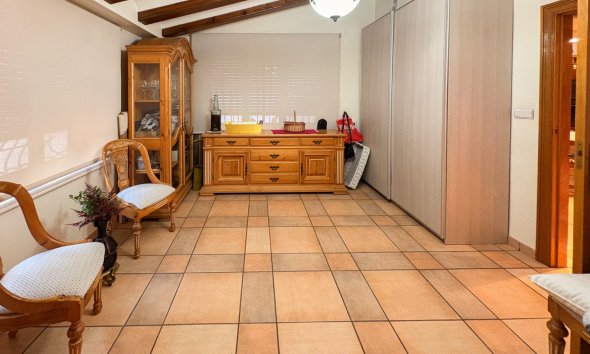 Resale - Country House -
Elche - Altzabares Alto