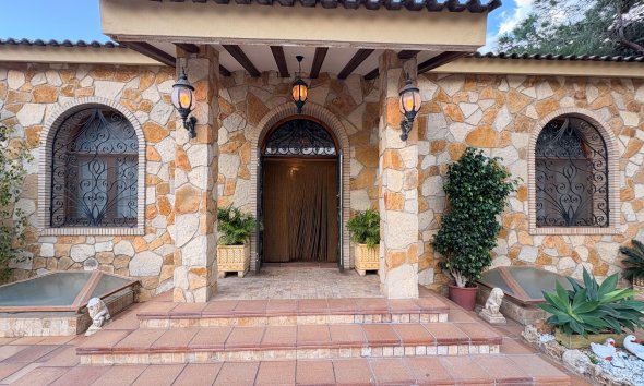 Resale - Country House -
Elche - Altzabares Alto