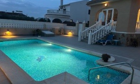 Reventa - Villa -
Benijofar - Monte Azul