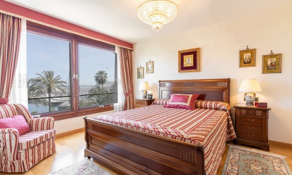 Resale - apartment -
Alicante - - Centro  -
