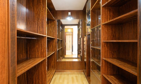 Resale - apartment -
Alicante - - Centro  -