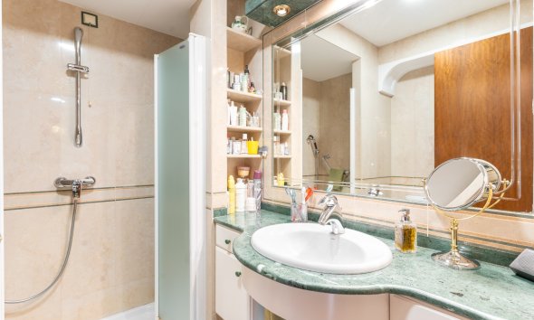 Resale - apartment -
Alicante - - Centro  -