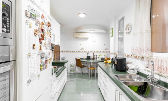 Resale - apartment -
Alicante - - Centro  -