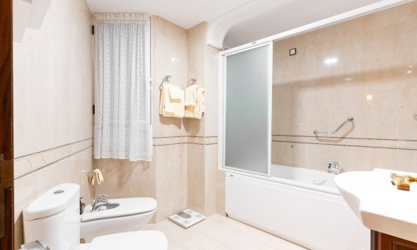 Resale - apartment -
Alicante - - Centro  -