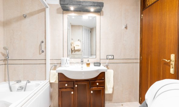 Resale - apartment -
Alicante - - Centro  -