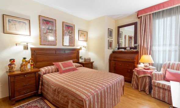 Resale - apartment -
Alicante - - Centro  -